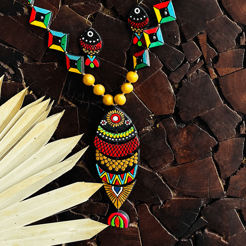 Multicolor Fish Design Handmade Neckpiece Set