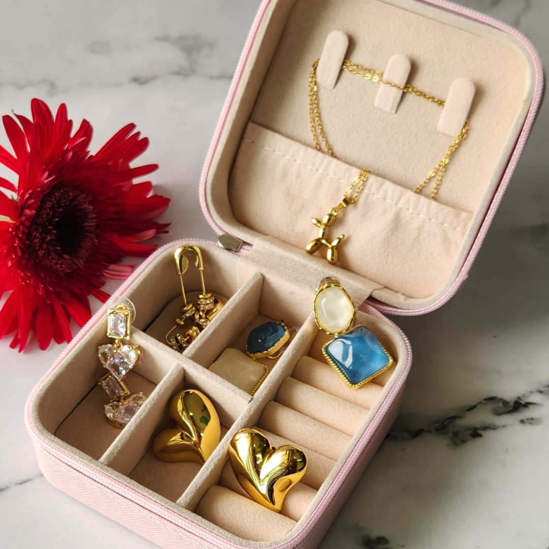 Bling Bond Hamper- A Combination of Earrings and Necklace in a