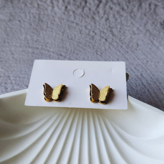 Timeless Treasures Hamper- A Combination of 4 Earrings and 1 Necklace in a Jewelry Box.